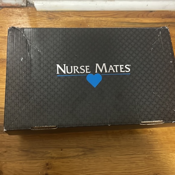 Nurse mates slip resistant dove white shoes. Size 9.5 w - Picture 7 of 8